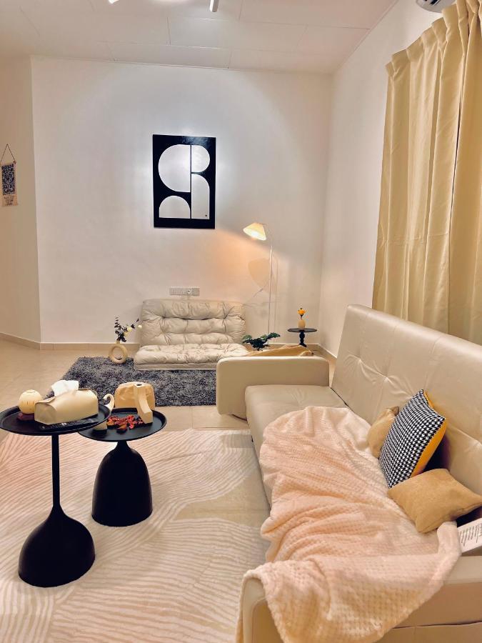 Homestay Heysnowy 8-15Pax #Freenetflix #Gated & Guarded #Water Dispenser #4 Bedrooms