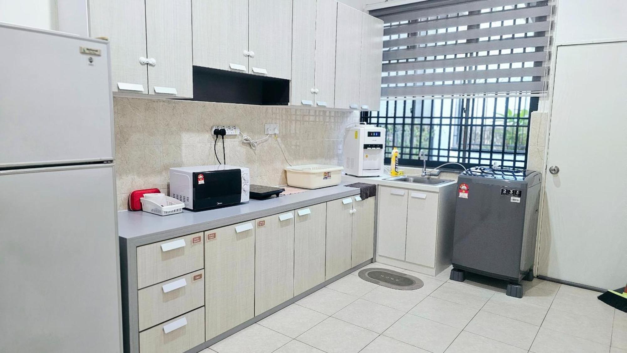 Heysnowy 8-15Pax #Freenetflix #Gated & Guarded #Water Dispenser #4 Bedrooms